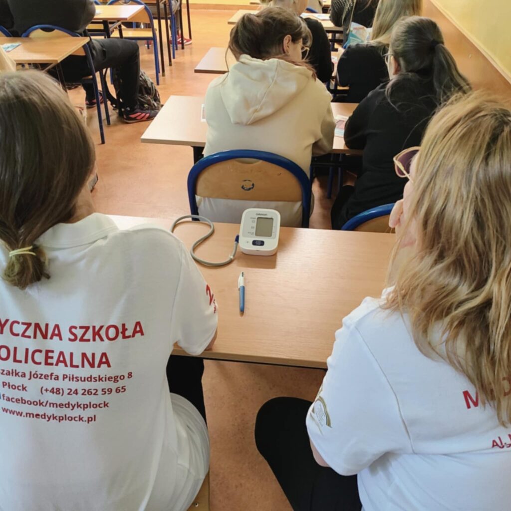 Słuchacze promują szkołę