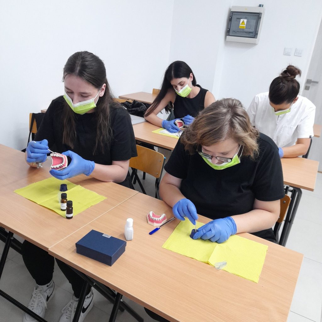 Profesjonalne oczyszczanie zębów