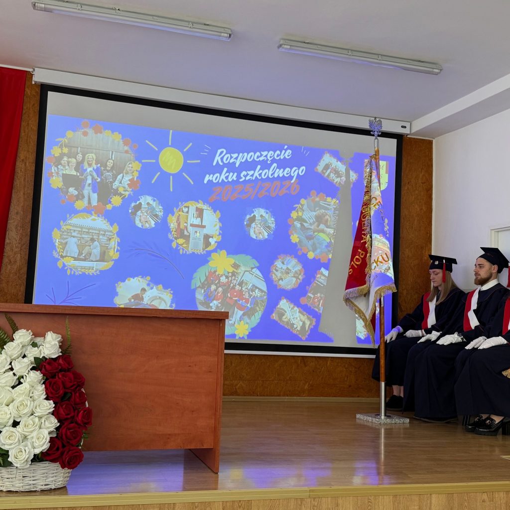 Słuchacze na rozpoczęciu roku szkolnego