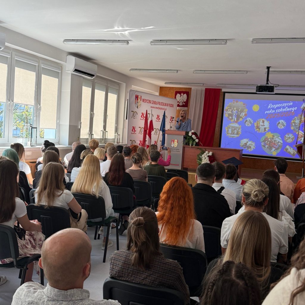 Słuchacze na rozpoczęciu roku szkolnego