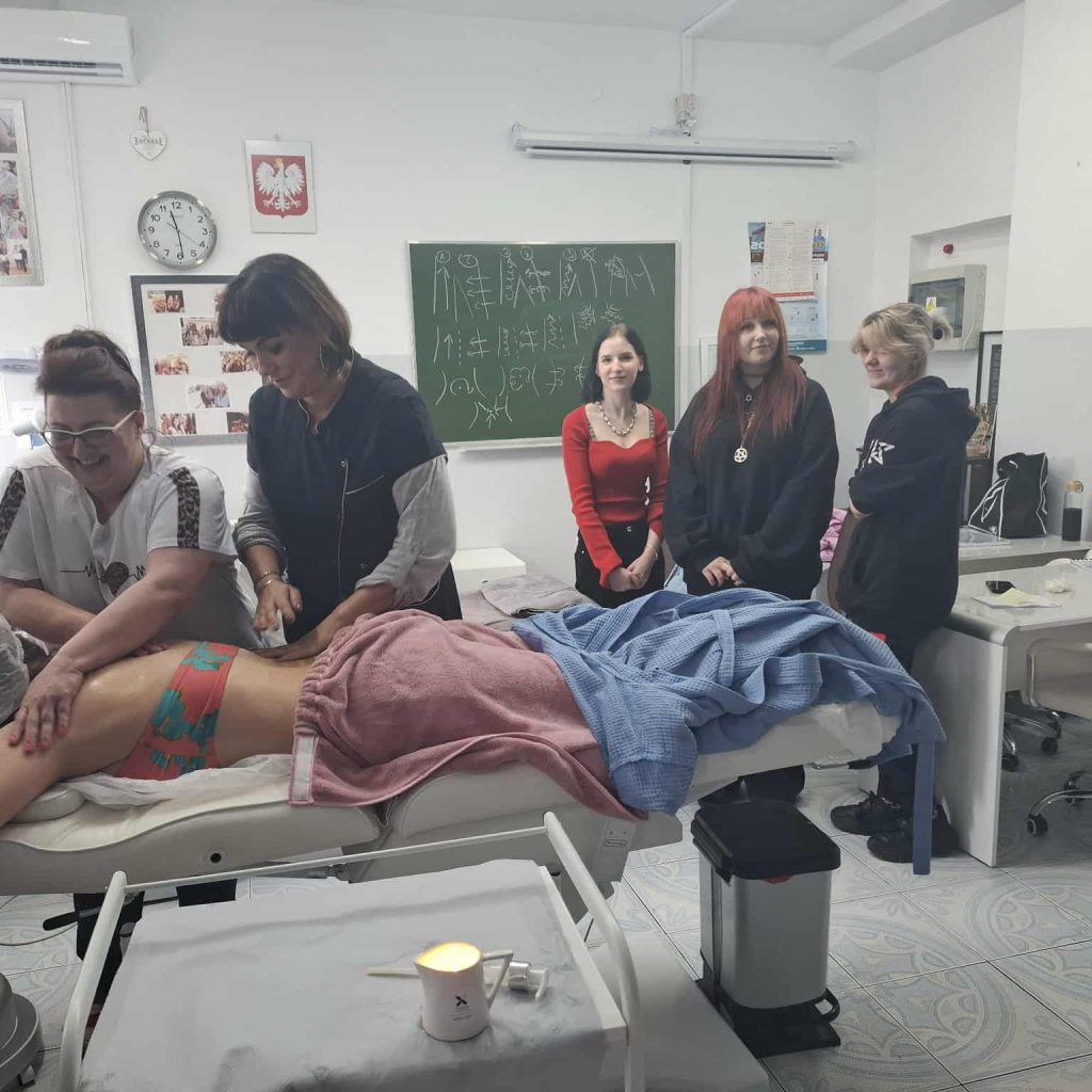 Goście zapoznają się ze szkołą